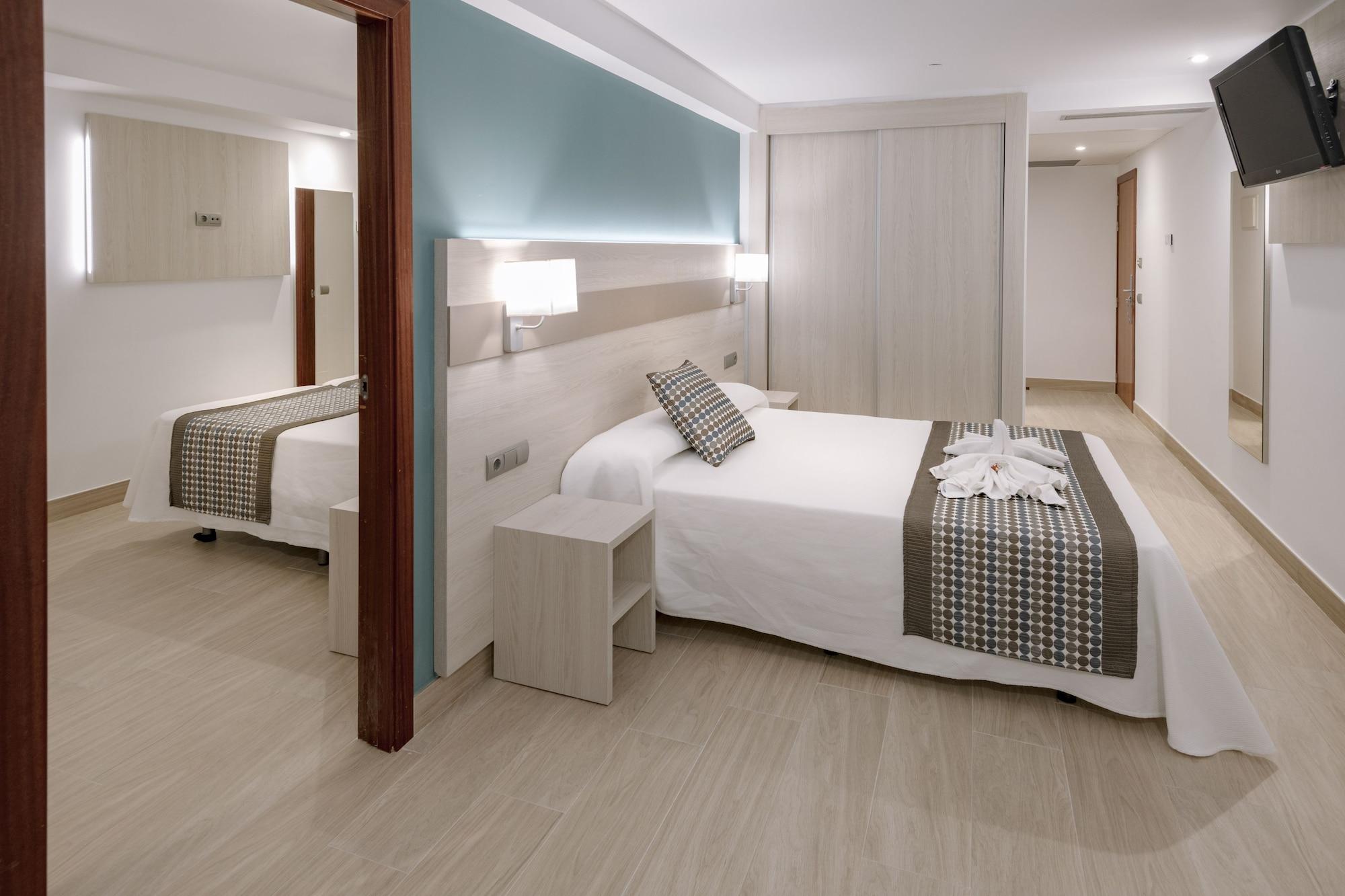 Hotel 4R Miramar Calafell Esterno foto