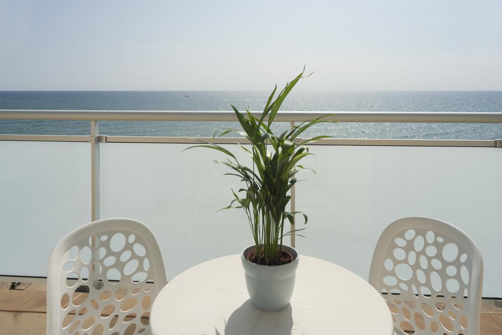 Hotel 4R Miramar Calafell Esterno foto